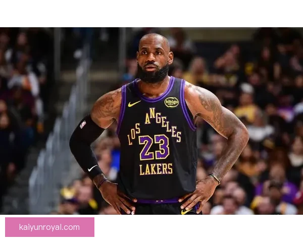 NBA最新战况：詹姆斯带领湖人逆转取胜，勇士迎来赛季首胜